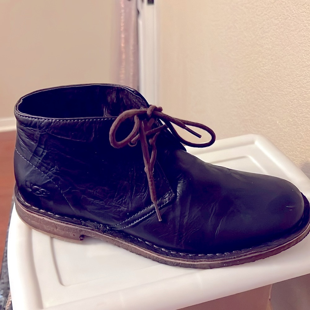 UGG Leigthon 3275-CHO Mens Brown Leather Leace Up Chukkas boots Size 9.5 .